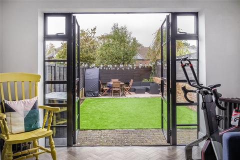 90 Lesbourne Road, Reigate, RH2 7JX