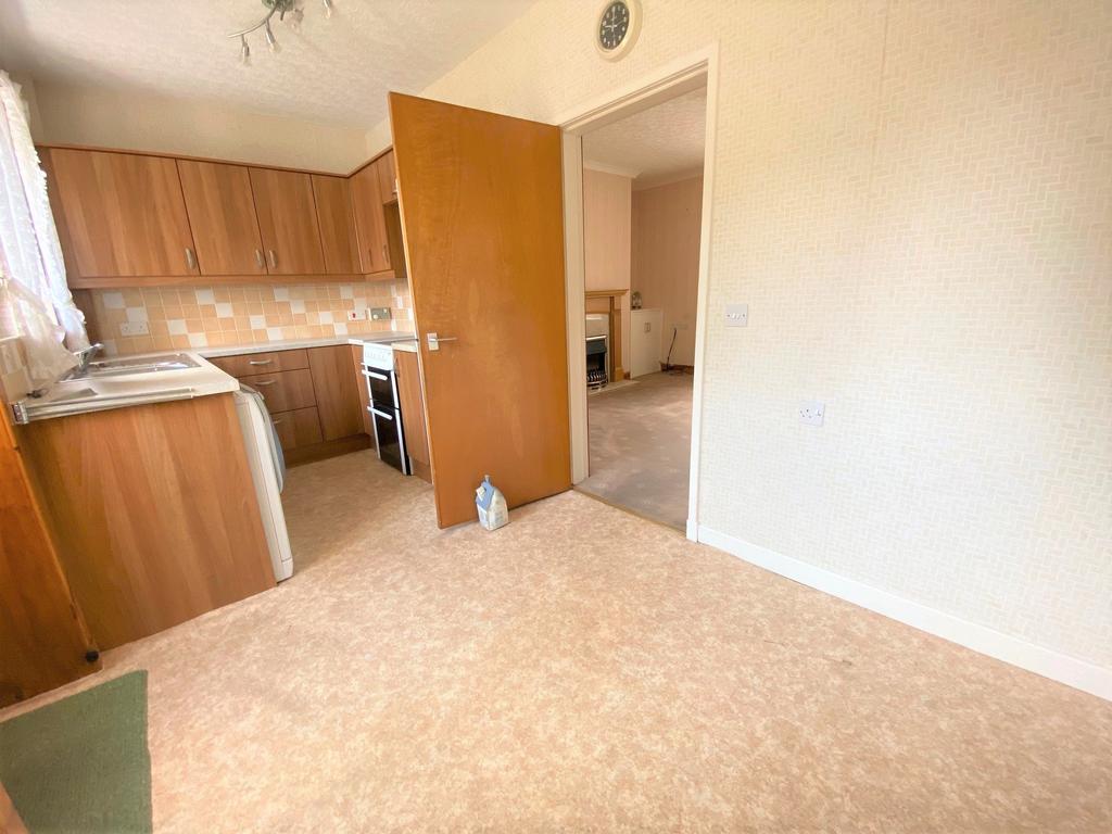 1 Beaufort Gardens, BEAULY, IV4 7EL 3 bed semidetached bungalow £185,000
