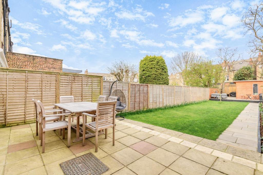 Veronica Road, Balham 2 bed flat £750,000