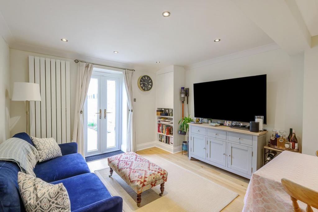 Veronica Road, Balham 2 bed flat £750,000