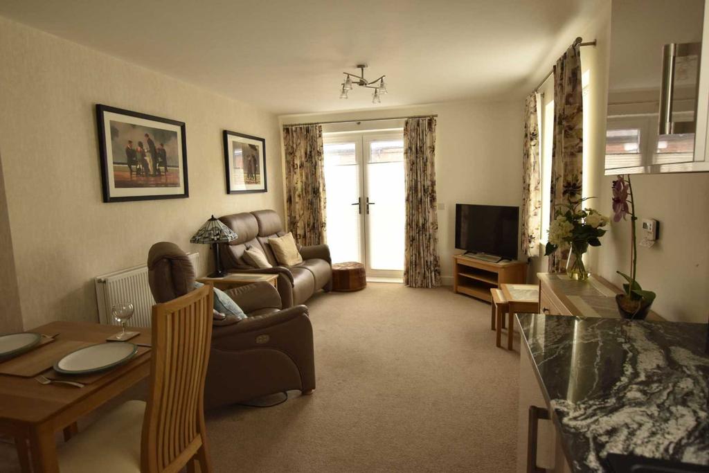 Apt Whiston Court, Worcester 2 bed apartment £800 pcm (£185 pw)