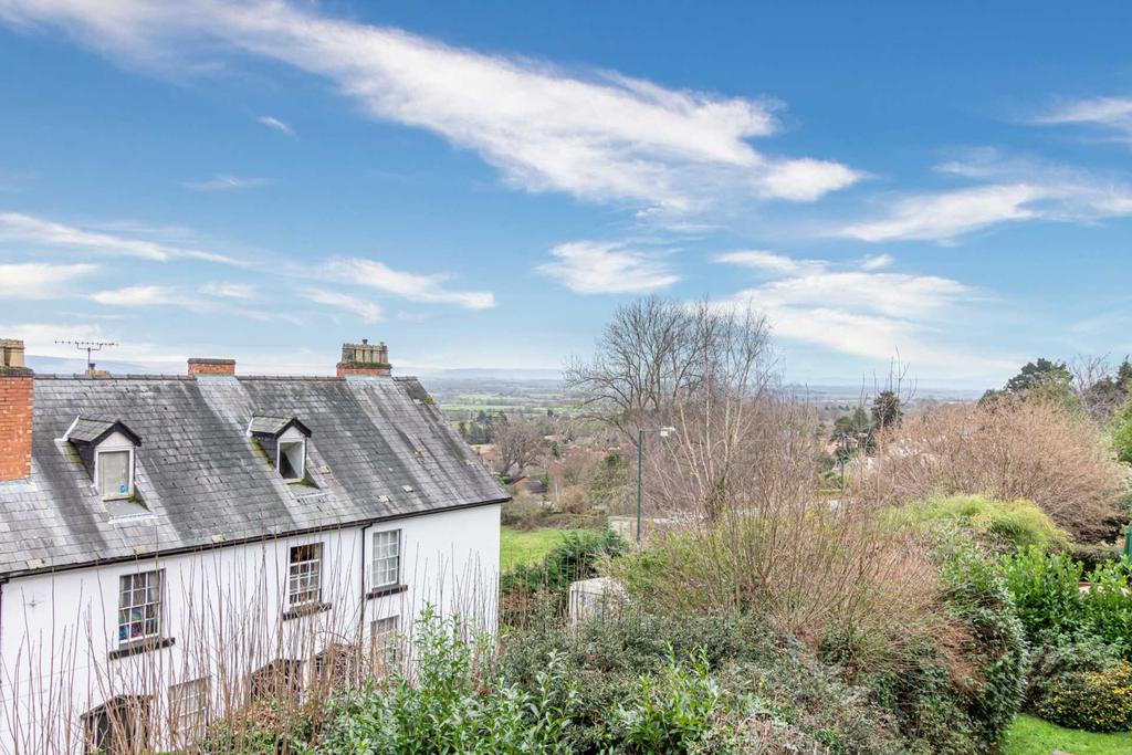Holywell Road, Malvern Wells 3 bed detached house £450,000