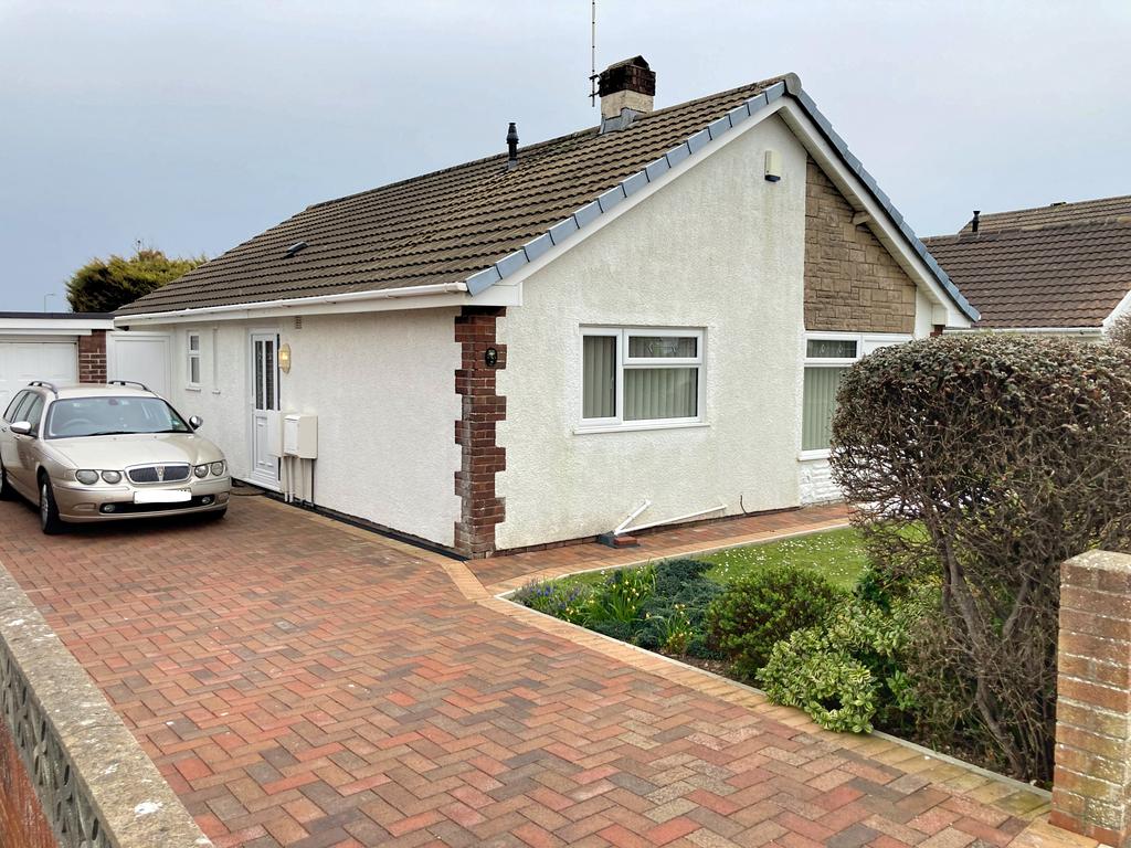REDSHANK CLOSE, PORTHCAWL, CF36 3UG 3 bed detached bungalow £360,000