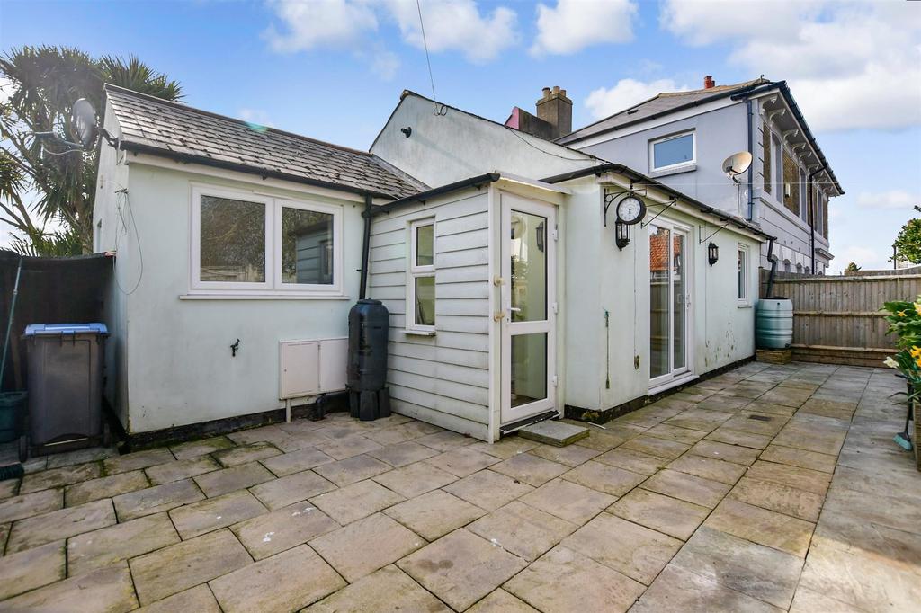 Mill Road, Deal, Kent 2 bed semidetached bungalow £200,000