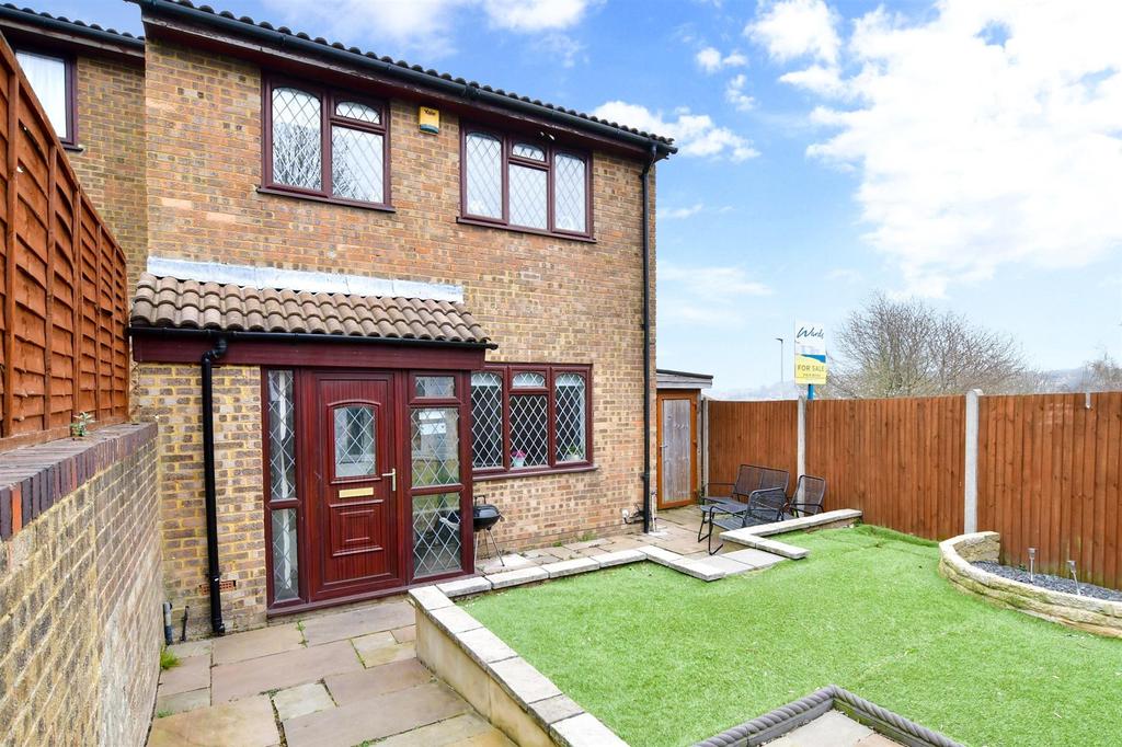 Raleigh Close, Walderslade, Chatham... 2 bed end of terrace house £