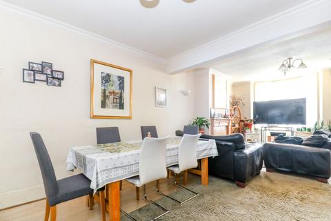 41 Raynton Road, Enfield, EN3 6BP