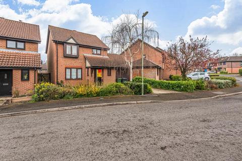 2a Maplehurst Chase, Basingstoke, RG22 4XQ