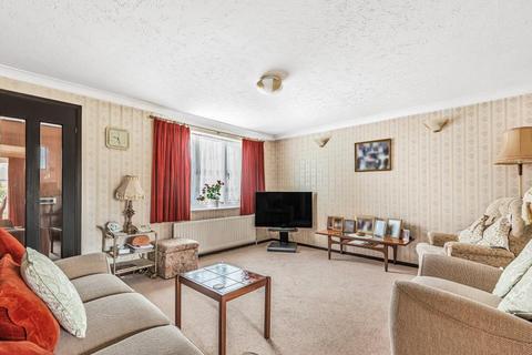 2a Maplehurst Chase, Basingstoke, RG22 4XQ