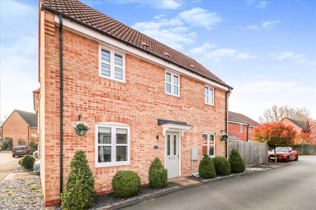 Octavian Crescent, North Hykeham... 3 bed detached house £250,000