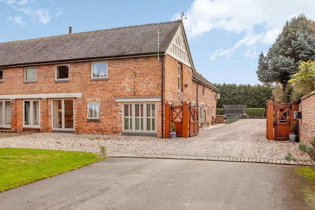 Smeaton Wood, Pinsley Green Road, Wrenbury, Nantwich 5 bed barn
