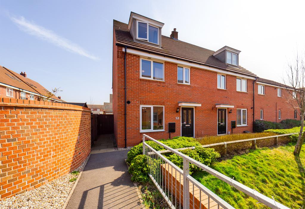 Sansome Drive, Hinckley, Leicestershire 3 bed semidetached house £