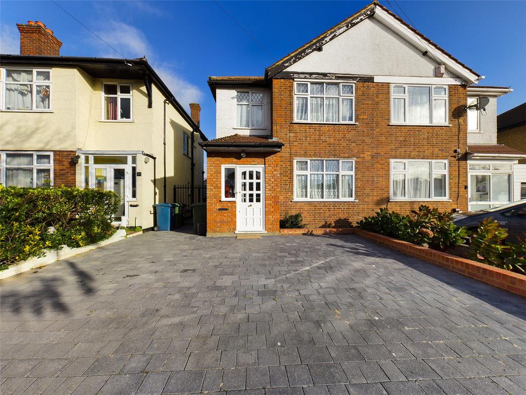 Uppingham Avenue, Stanmore, HA7 3 bed semidetached house £2,150 pcm (£496 pw)