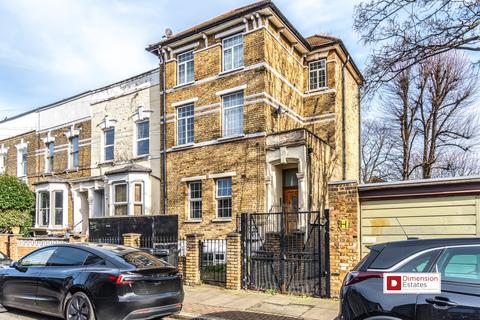 4 bedroom maisonette to rent, Jenner Road, Stokenewington, North London, N16