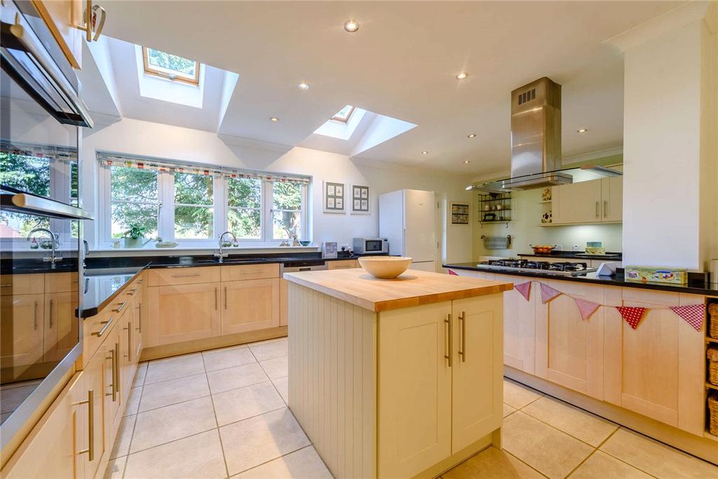Speen Lane, Speen, Newbury, RG14 4 bed detached house £1,200,000