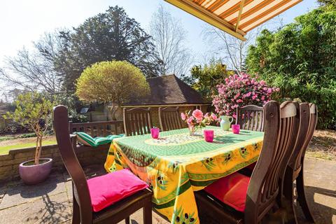 6 Fernhill, Oxshott, Leatherhead, KT22 0JH