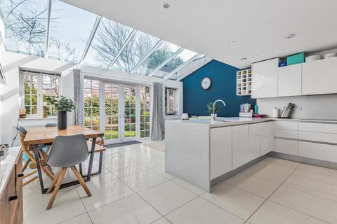 41a Rectory Gardens, London, N8 7PJ