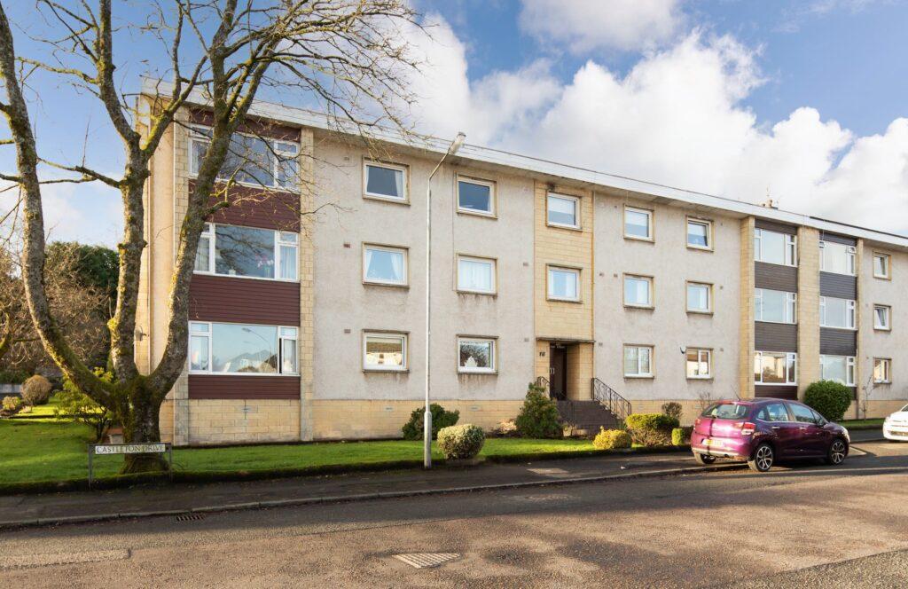Castleton Court, Castleton Drive, Newton Mearns 3 bed apartment £165,000