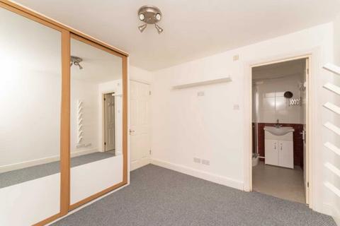 2 bedroom flat for sale, Comer Crescent, Southall, UB2 4XD