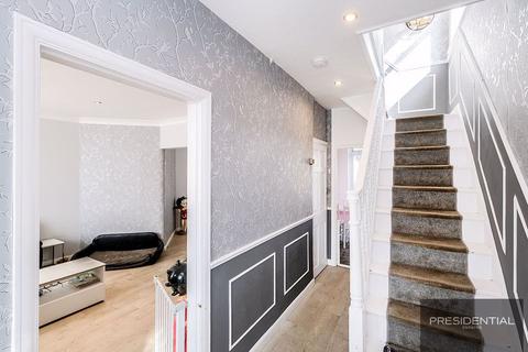 4 bedroom semi-detached house for sale - Dale View Gardens, London