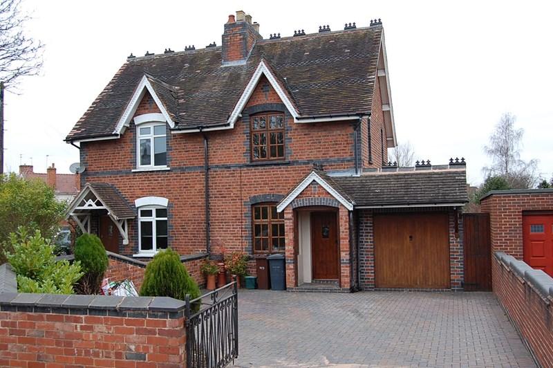 Bhylls Lane, Wolverhampton, West Midlands, WV3 3 bed semidetached
