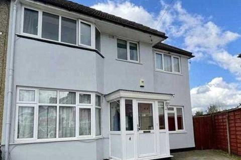 4 Orchard Close, Denham, Uxbridge, UB9 4BB