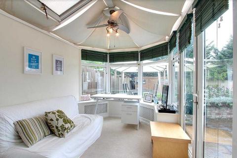 4 Orchard Close, Denham, Uxbridge, UB9 4BB