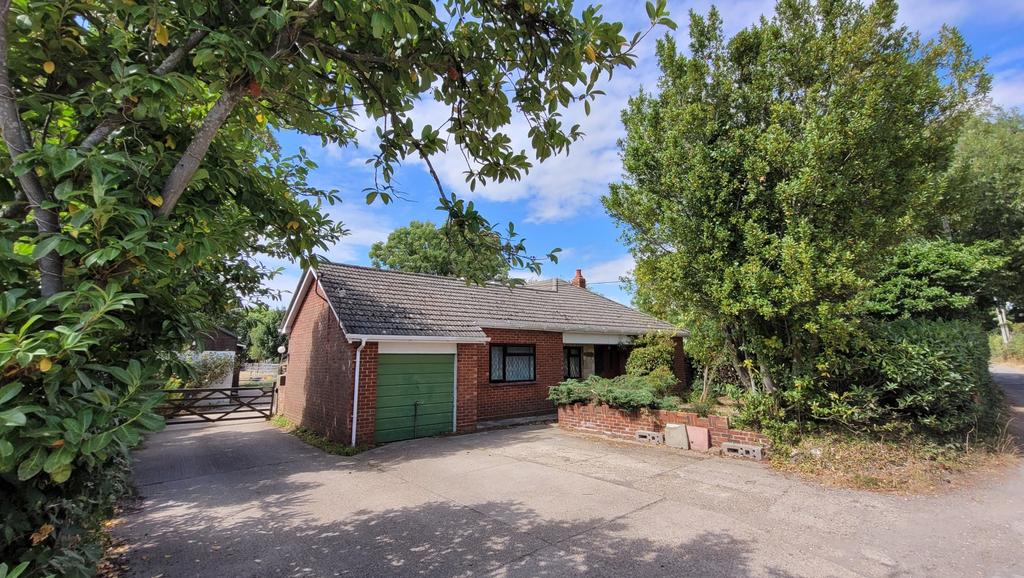 Warsash Greenaway Lane Unfurnished 4 bed chalet £2,000 pcm (£462 pw)