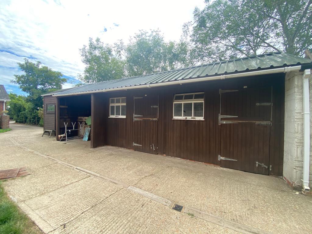 Warsash Greenaway Lane Unfurnished 4 bed chalet to rent £1,900 pcm (£