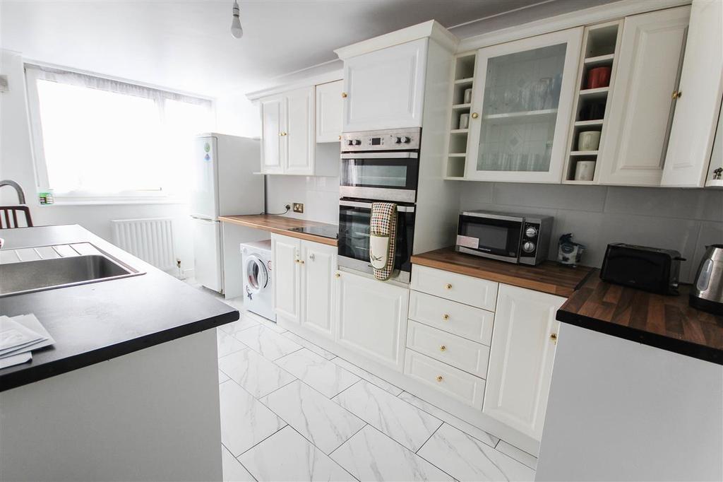 St Bernard House, Bernard Street, Southampton 3 bed apartment £1,000