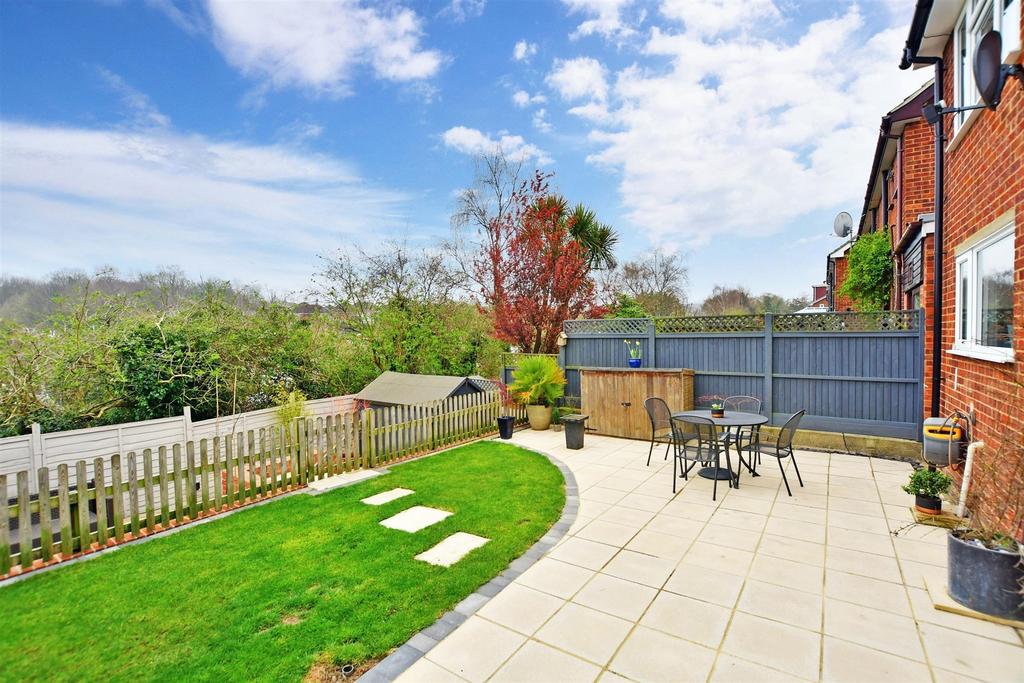 Lonsdale Drive, Rainham, Gillingham... 4 bed semidetached house £435,000