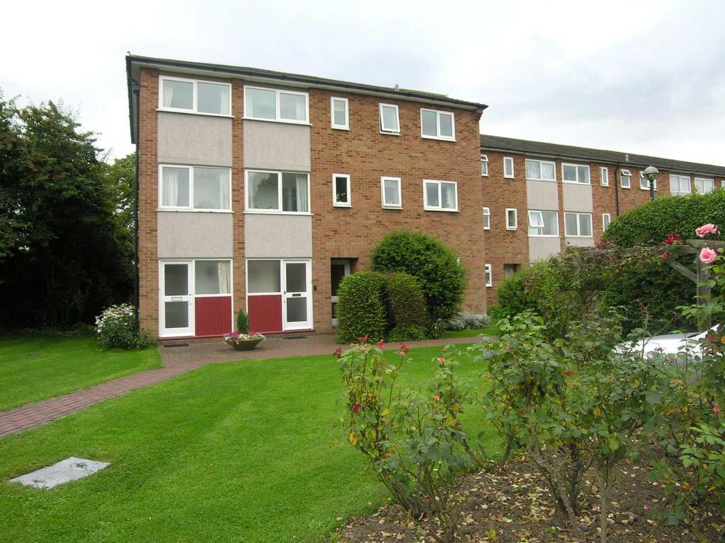Chiltern Court, Fawcett Road... 2 bed apartment £1,300 pcm (£300 pw)