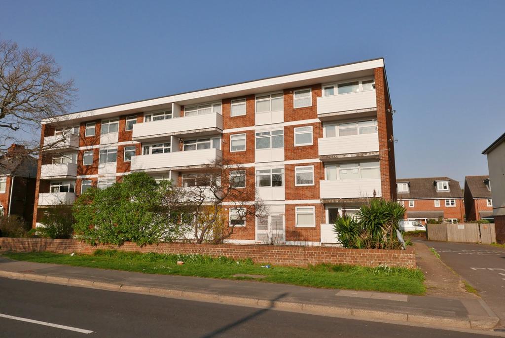 ALDERS HOUSE, REDLANDS LANE, FAREHAM 1 bed flat £110,000