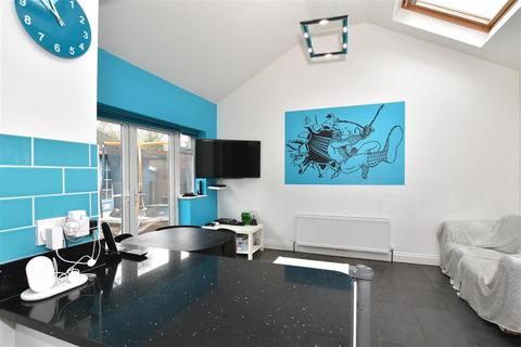 1 Oak Mead, Meopham, Gravesend, DA13 0PL