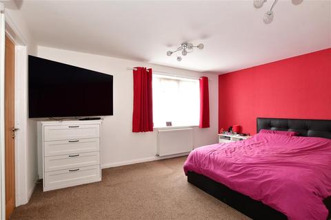 1 Oak Mead, Meopham, Gravesend, DA13 0PL