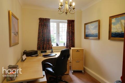 10 Stonedene Close, Headley Down, Bordon, GU35 8HW