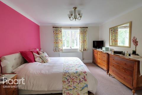 10 Stonedene Close, Headley Down, Bordon, GU35 8HW