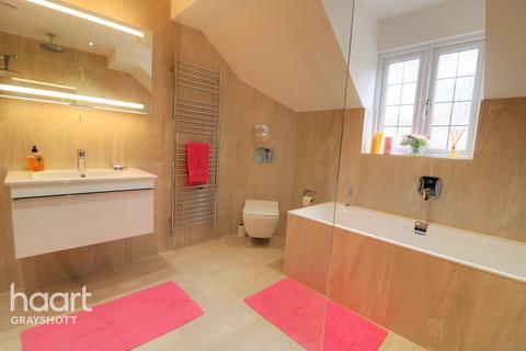 10 Stonedene Close, Headley Down, Bordon, GU35 8HW