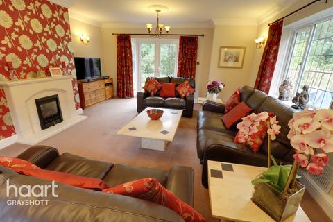10 Stonedene Close, Headley Down, Bordon, GU35 8HW