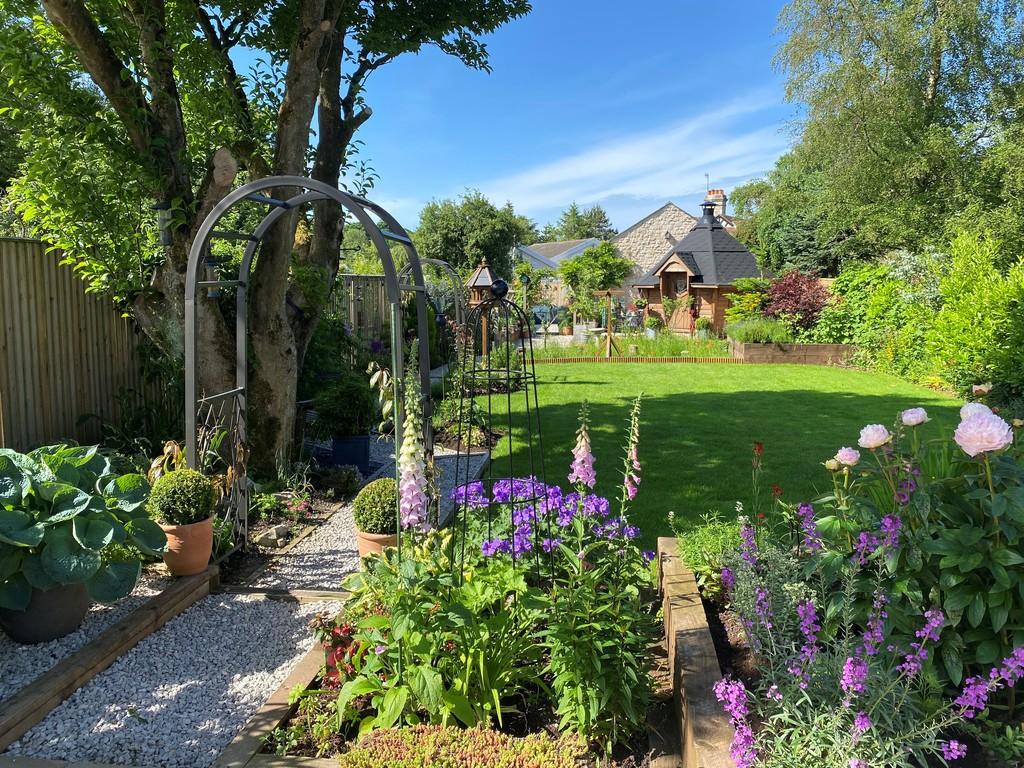 11 Cove Road, Silverdale, Carnforth, Lancashire, LA5 0RR 4 bed semi