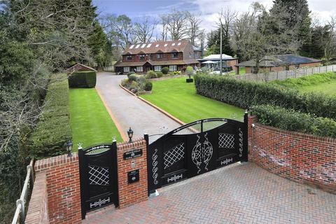 Brookfield Farmhouse Bracknell Road, Warfield, Bracknell, RG42 6BH