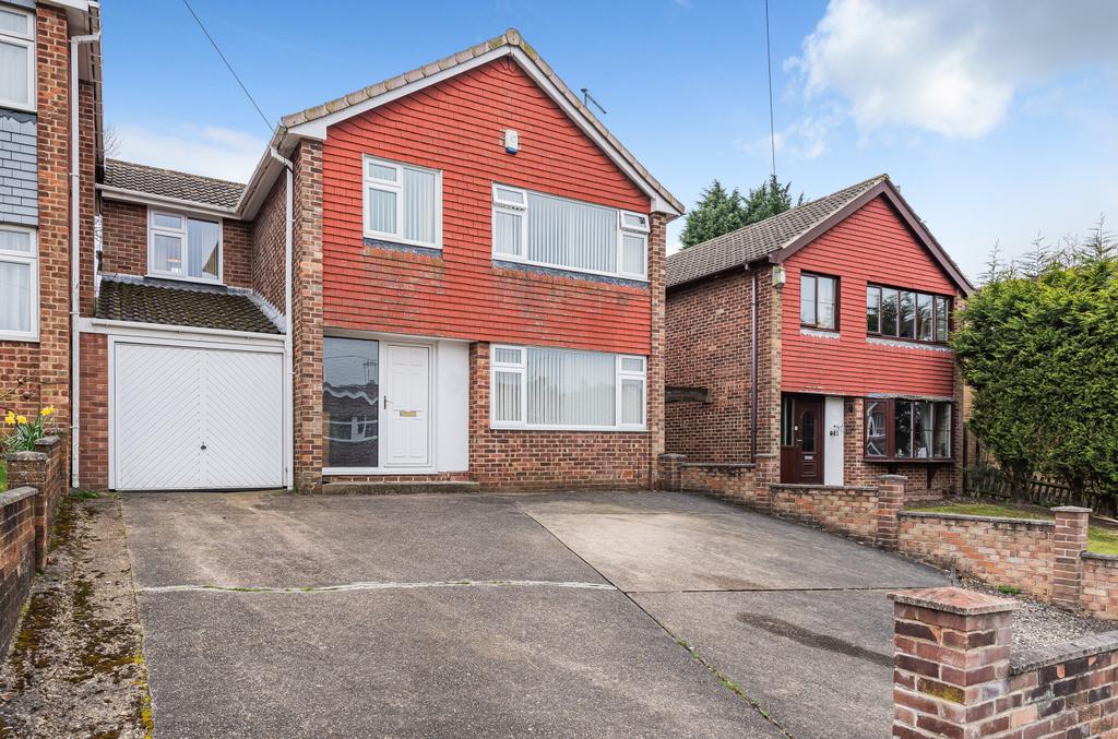Blantyre Avenue, Rise Park, NG5 4 bed detached house £310,000