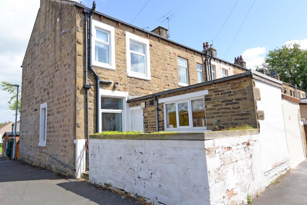 Grange Street, Barnoldswick, BB18 3 bed end of terrace house £595 pcm