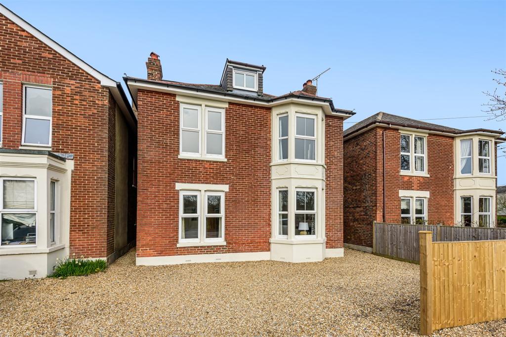 Horndean Road, Emsworth, PO10 5 bed detached house £895,000