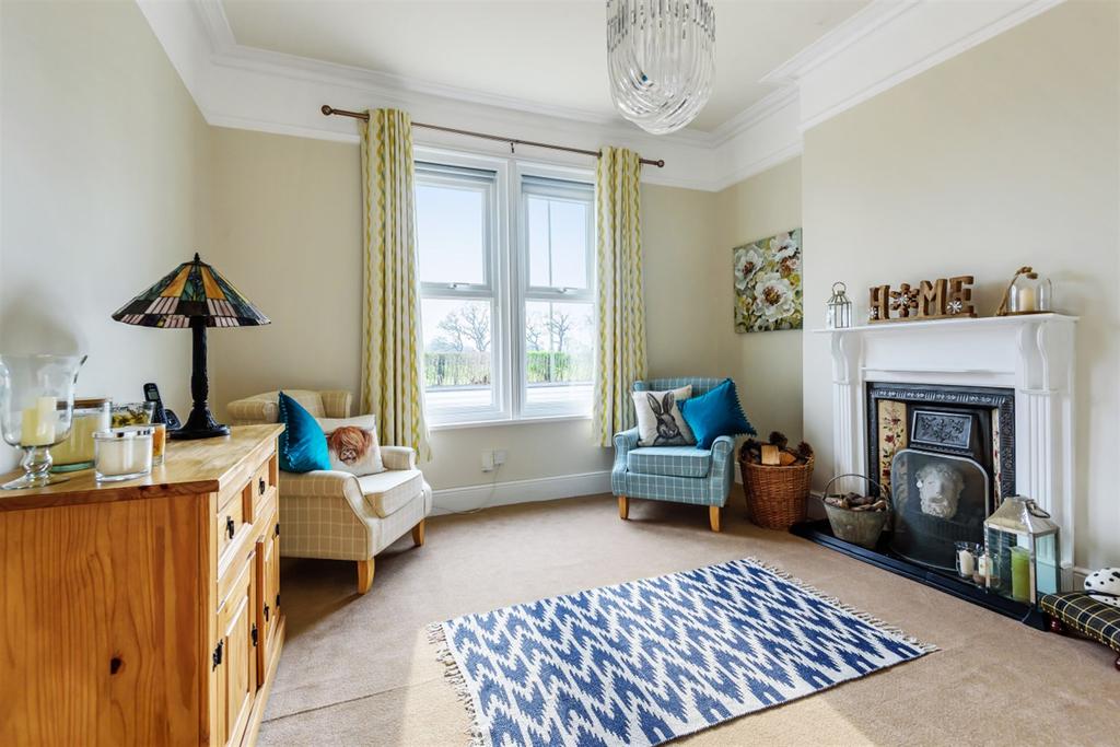 Horndean Road, Emsworth, PO10 5 bed detached house £895,000