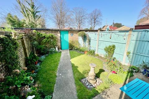 16 Beacon Grove, Carshalton, SM5 3BA