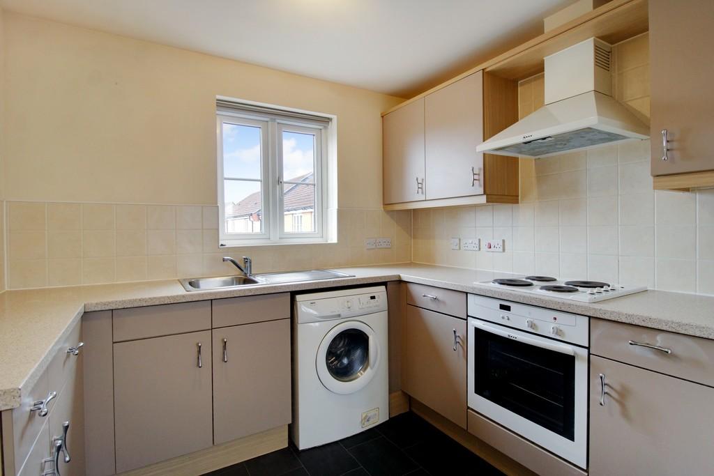 Whitbourne Avenue, Swindon 2 bed apartment £140,000