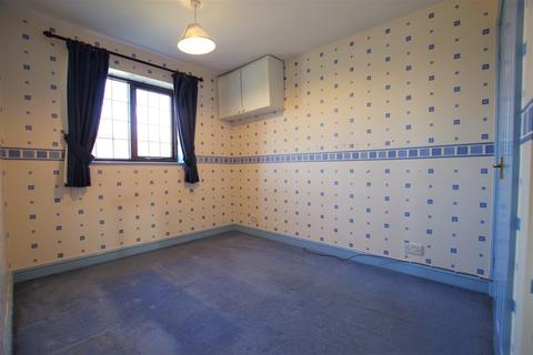 7 Sandpiper Drive, Uttoxeter, ST14 8TA