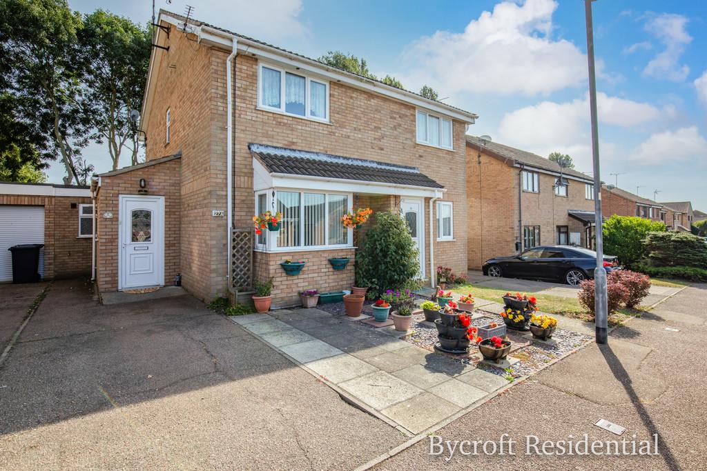 Potters Drive, Hopton 2 bed semidetached house £240,000