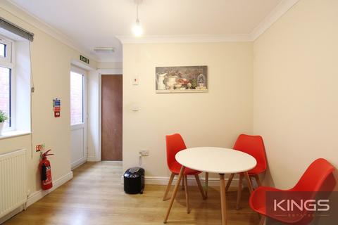 6 bedroom terraced house to rent, Lodge Road, Southampton