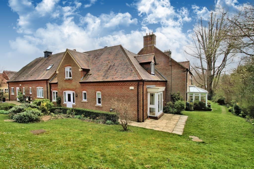 Cromwell Gardens, Steeple Drive, Alton, Hampshire 3 bed mews £550,000